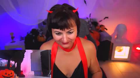 Snapshot of helenbeler chatting on 10-30-25, 12:17 helenbeler online show from 10-30-25, 12:17