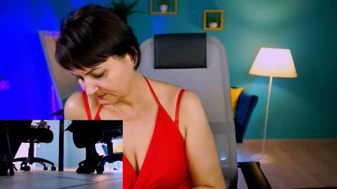 Snapshot of helenbeler chatting on 11-27-25, 05:53 helenbeler online show from 11-27-25, 05:53