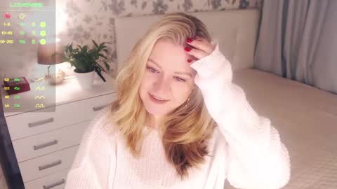 Snapshot of helenbonham chatting on 12-18-24, 03:47 Helena Bonham online show from 12-18-24, 03:47