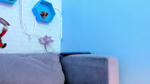 Snapshot of helenn_monroy1 chatting on 12-11-24, 02:44 online show from 12-11-24, 02:44