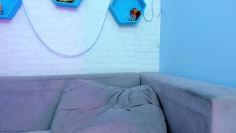 Snapshot of helenn_monroy1 chatting on 02-12-25, 06:09 online show from 02-12-25, 06:09