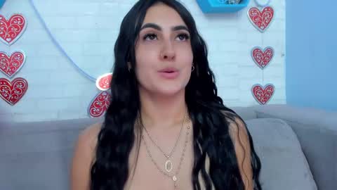 Snapshot of helenn_monroy1 chatting on 02-14-25, 05:57 online show from 02-14-25, 05:57