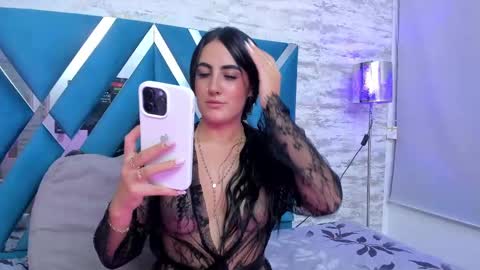 Snapshot of helenn_monroy1 chatting on 02-27-25, 11:10 online show from 02-27-25, 11:10
