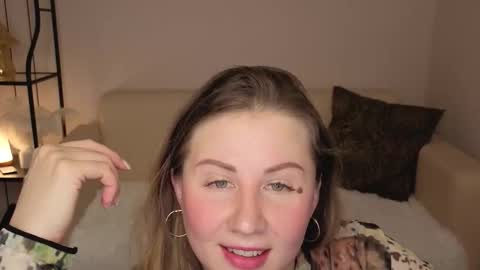 Snapshot of helens_lov chatting on 11-22-25, 01:59 Helen online show from 11-22-25, 01:59