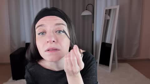 Helen online show from 09-13-25, 02:33