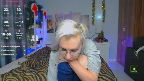 Snapshot of helgahimmele chatting on 12-24-24, 02:54 Helga online show from 12-24-24, 02:54