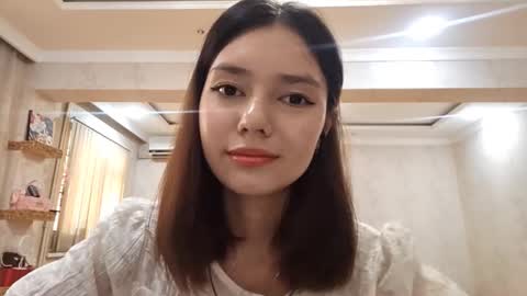 Snapshot of helgakraszewski chatting on 09-19-25, 05:20 Alice online show from 09-19-25, 05:20