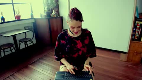 Heliconia online show from 10-12-25, 05:56