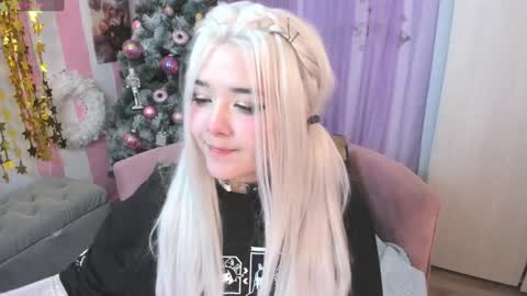 Snapshot of hell_fairy chatting on 12-04-24, 07:28 Laura online show from 12-04-24, 07:28