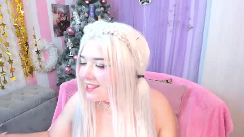 Snapshot of hell_fairy chatting on 12-17-24, 03:06 Laura online show from 12-17-24, 03:06