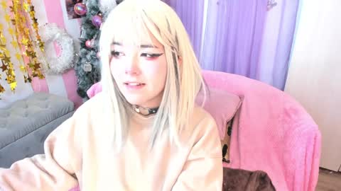 Snapshot of hell_fairy chatting on 12-31-24, 08:15 Laura online show from 12-31-24, 08:15