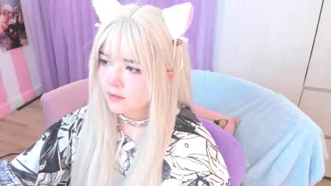 Snapshot of hell_fairy chatting on 10-19-25, 06:03 Laura online show from 10-19-25, 06:03