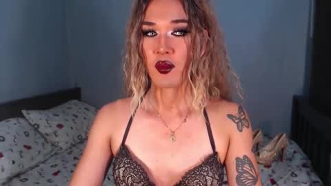 Snapshot of hellatarahathor chatting on 01-12-26, 10:37 hellatarahathor online show from 01-12-26, 10:37