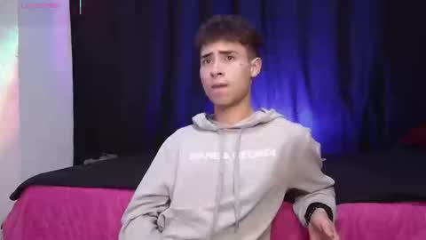 Snapshot of hellcat_xx chatting on 09-15-25, 08:42 CROW online show from 09-15-25, 08:42