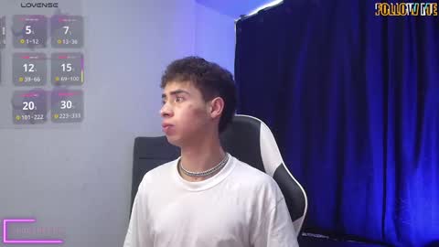 Snapshot of hellcat_xx chatting on 10-04-25, 01:53 CROW online show from 10-04-25, 01:53