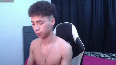 Snapshot of hellcat_xx chatting on 10-27-25, 12:04 CROW online show from 10-27-25, 12:04