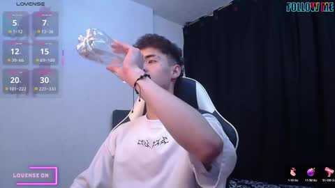 Snapshot of hellcat_xx chatting on 10-29-25, 10:22 CROW online show from 10-29-25, 10:22