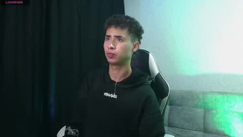 Snapshot of hellcat_xx chatting on 12-14-25, 08:30 CROW online show from 12-14-25, 08:30