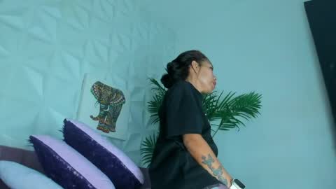 Snapshot of hellen_sky_ chatting on 05-20-26, 07:09 hellen online show from 05-20-26, 07:09
