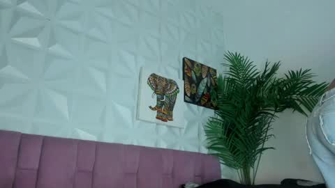 Snapshot of hellen_sky_ chatting on 05-25-26, 07:09 hellen online show from 05-25-26, 07:09