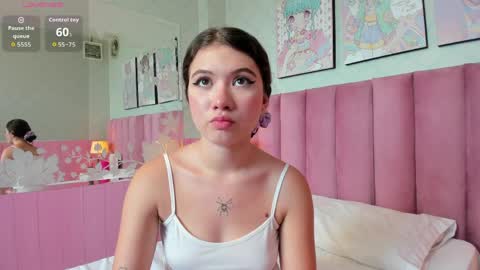 Snapshot of hellencute18_ chatting on 05-22-26, 03:06 online show from 05-22-26, 03:06