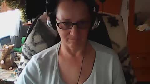 Snapshot of hellenmarie chatting on 12-21-24, 11:33 hellenmarie online show from 12-21-24, 11:33