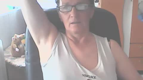 Snapshot of hellenmarie chatting on 09-11-25, 10:37 hellenmarie online show from 09-11-25, 10:37