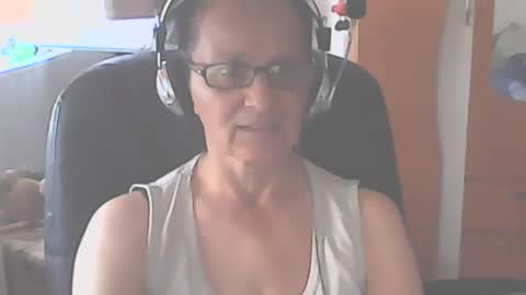 Snapshot of hellenmarie chatting on 09-14-25, 10:25 hellenmarie online show from 09-14-25, 10:25
