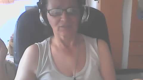 Snapshot of hellenmarie chatting on 09-20-25, 09:54 hellenmarie online show from 09-20-25, 09:54