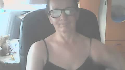 Snapshot of hellenmarie chatting on 06-29-26, 04:40 hellenmarie online show from 06-29-26, 04:40