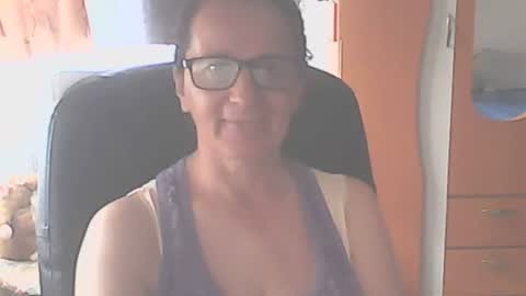 Snapshot of hellenmarie chatting on 07-01-26, 06:15 hellenmarie online show from 07-01-26, 06:15