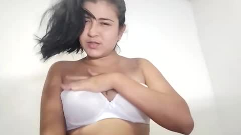 Snapshot of hellennmoon chatting on 02-25-26, 04:00 Hellen online show from 02-25-26, 04:00