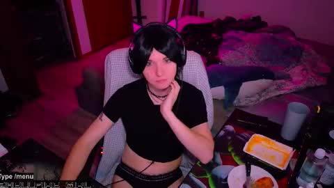 Snapshot of hellfire_girl chatting on 11-11-25, 02:11 Hayley online show from 11-11-25, 02:11