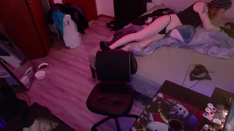 Hayley online show from 04-08-26, 01:16