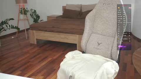 Snapshot of hello_taya chatting on 09-25-25, 07:06 Taya online show from 09-25-25, 07:06