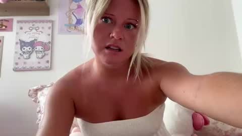 hellokittyluverr online show from 07-11-26, 09:49