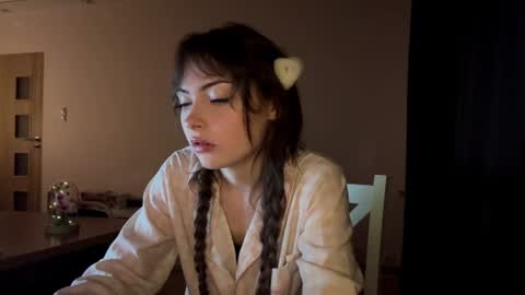 hellyluxury online show from 06-19-26, 07:28