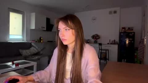 hellyluxury online show from 07-16-26, 06:36