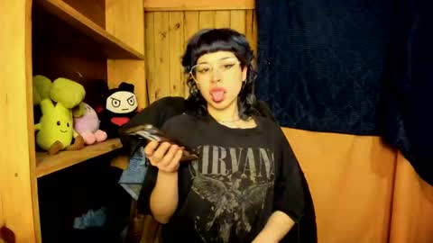 Snapshot of helokitkat chatting on 10-21-25, 01:17 helokitkat online show from 10-21-25, 01:17