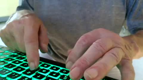 Snapshot of helvella chatting on 07-24-26, 05:44 Helvell online show from 07-24-26, 05:44