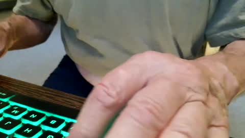 Snapshot of helvella chatting on 07-28-26, 06:20 Helvell online show from 07-28-26, 06:20