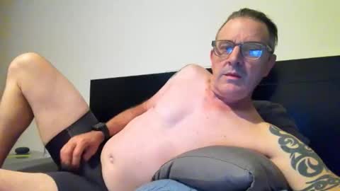 Snapshot of hempie1973 chatting on 01-18-26, 12:09 hempie1973 online show from 01-18-26, 12:09