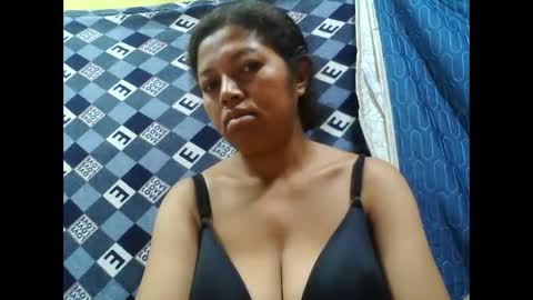 Snapshot of henitsaldy chatting on 09-17-25, 02:35 henitsaldy online show from 09-17-25, 02:35