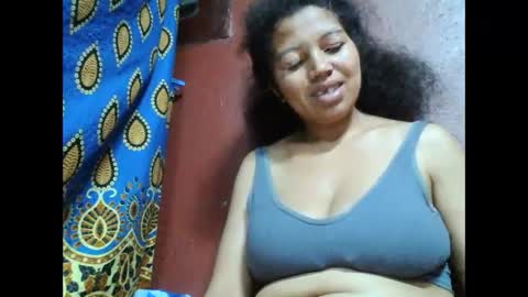 Snapshot of henitsaldy chatting on 10-05-25, 05:55 henitsaldy online show from 10-05-25, 05:55