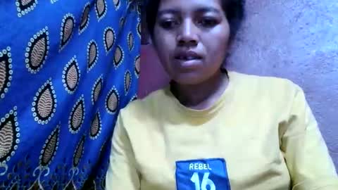 Snapshot of henitsaldy chatting on 10-10-25, 07:02 henitsaldy online show from 10-10-25, 07:02