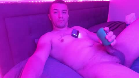 Snapshot of hennidrip chatting on 01-18-26, 09:18 HENNIDRIP online show from 01-18-26, 09:18