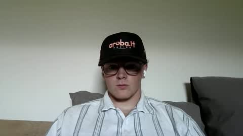 Snapshot of henrietje chatting on 05-24-26, 01:27 henrietje online show from 05-24-26, 01:27