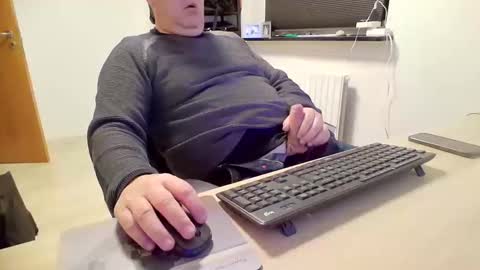 henrikrp1971 online show from 12-15-24, 09:09