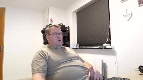 henrikrp1971 online show from 12-19-24, 04:24