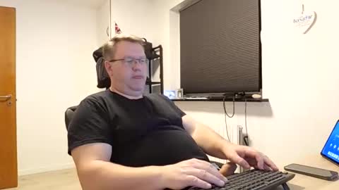 henrikrp1971 online show from 03-01-25, 08:53